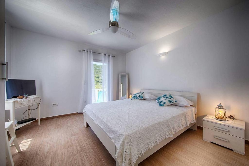 Molo Trovna Apartments Vis Exteriör bild